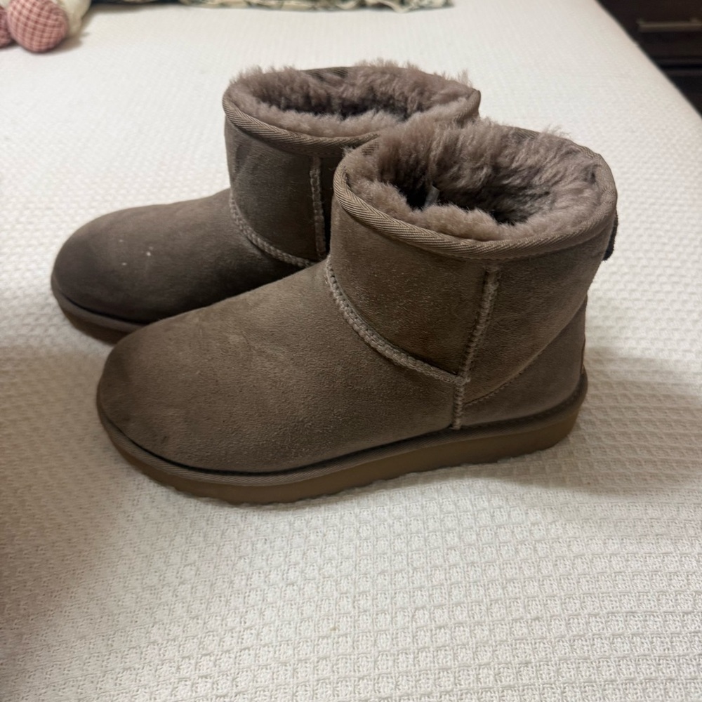 UGG Classic Mini II Boots in Caribou